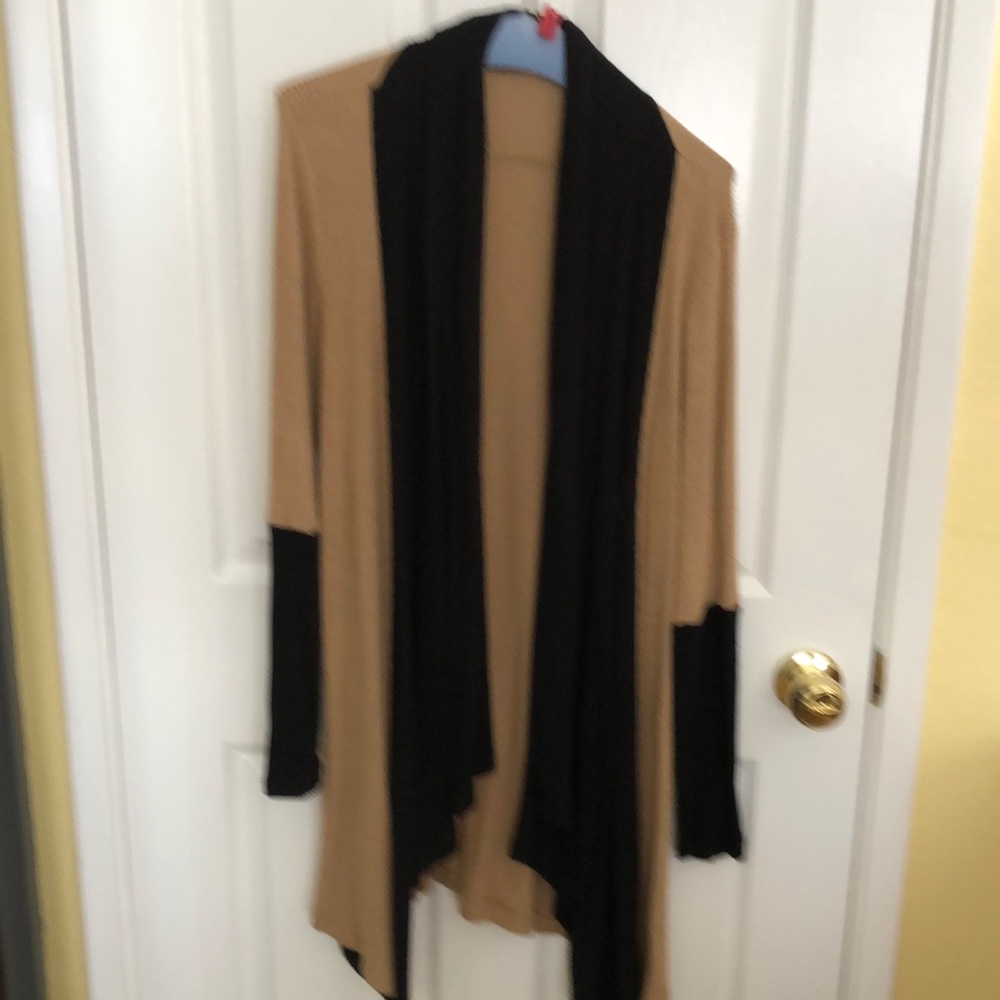 Cardigan in tan and black